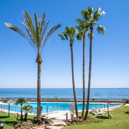 Beach-Line Apartment With 3 Bedrooms In Estepona Luaran gambar