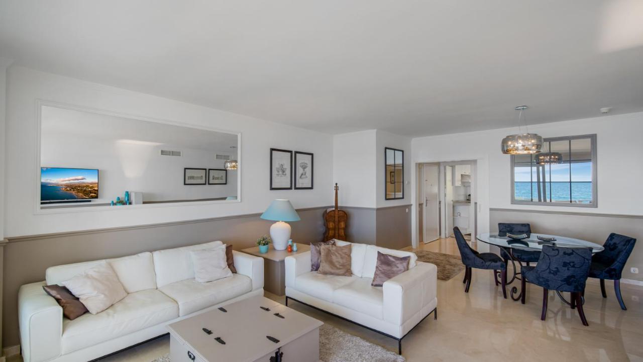 Beach-Line Apartment With 3 Bedrooms In Estepona Luaran gambar