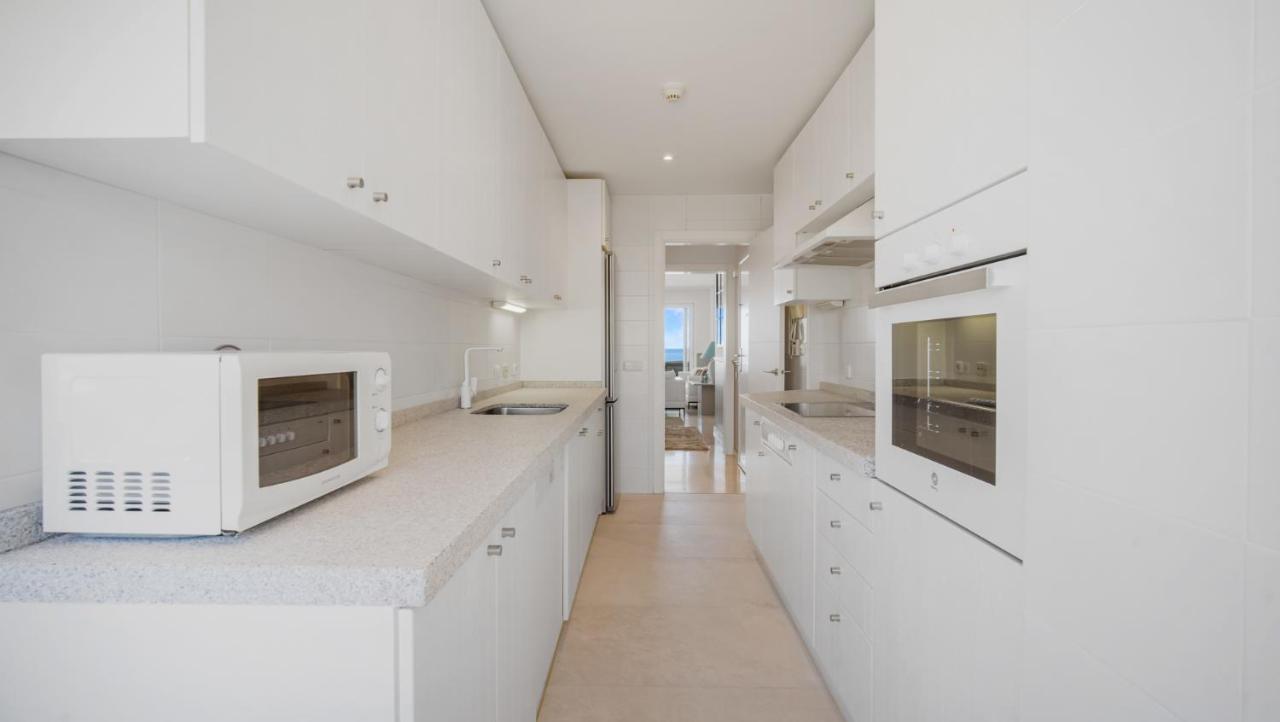 Beach-Line Apartment With 3 Bedrooms In Estepona Luaran gambar